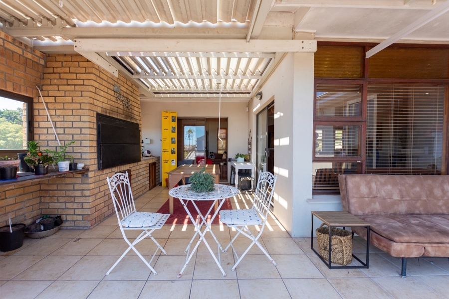 6 Bedroom Property for Sale in Middedorp Western Cape